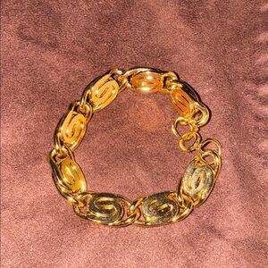 gold toned patterned both sides bracelet 🐈‍⬛